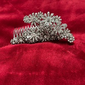 Rhinestone hair combs. Beautiful pieces